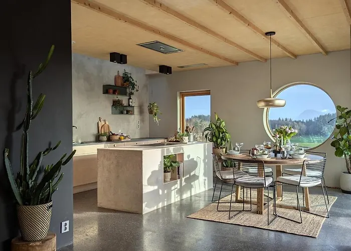 Unique House In Nedstrand *